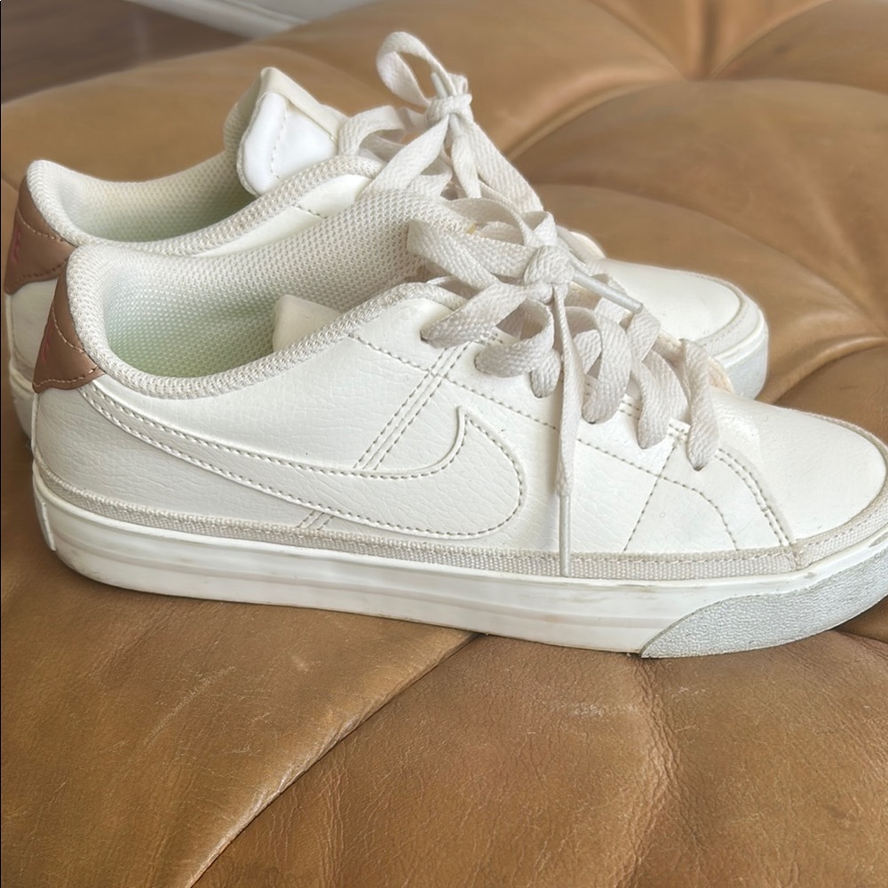 White Nike Sneakers with Swoosh Logo
